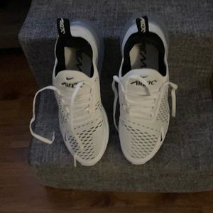 Nike air to 270 for women’s size 8. Fit an eight or 7 1/2 foot well